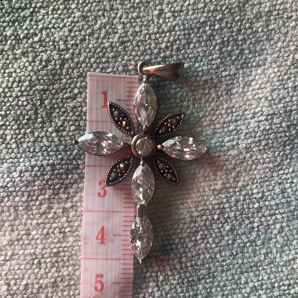 Cross Pendant - Picture 2 of 4